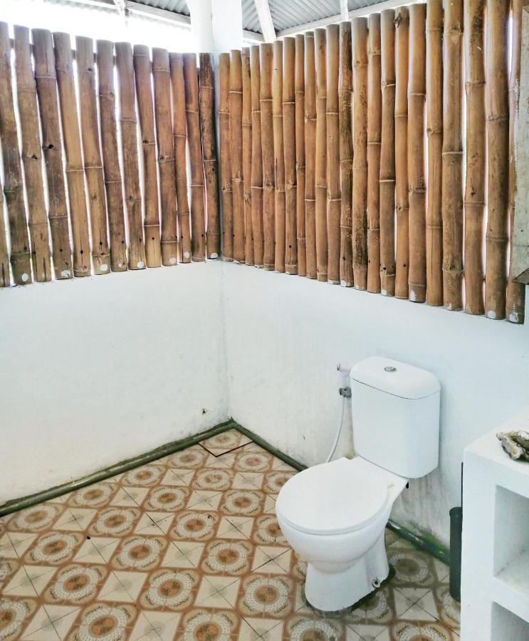 Lambo Homestay Waikabubak Exterior photo
