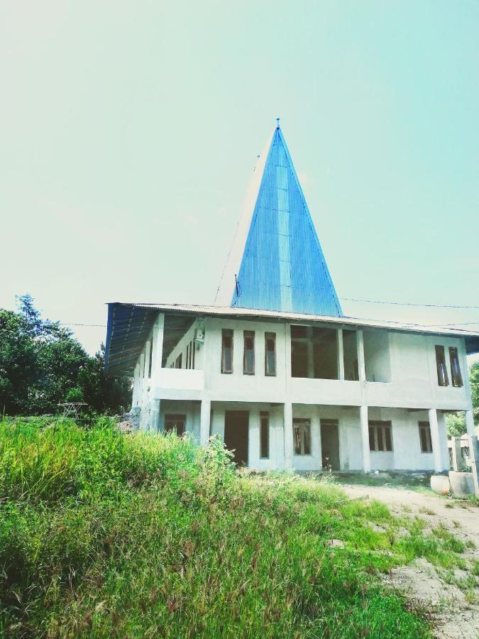 Lambo Homestay Waikabubak Exterior photo