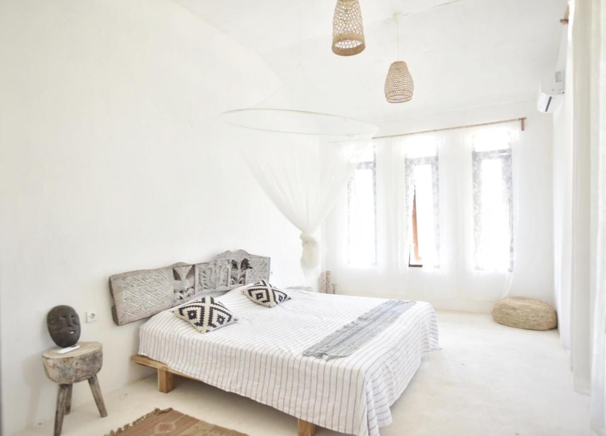 Lambo Homestay Waikabubak Exterior photo