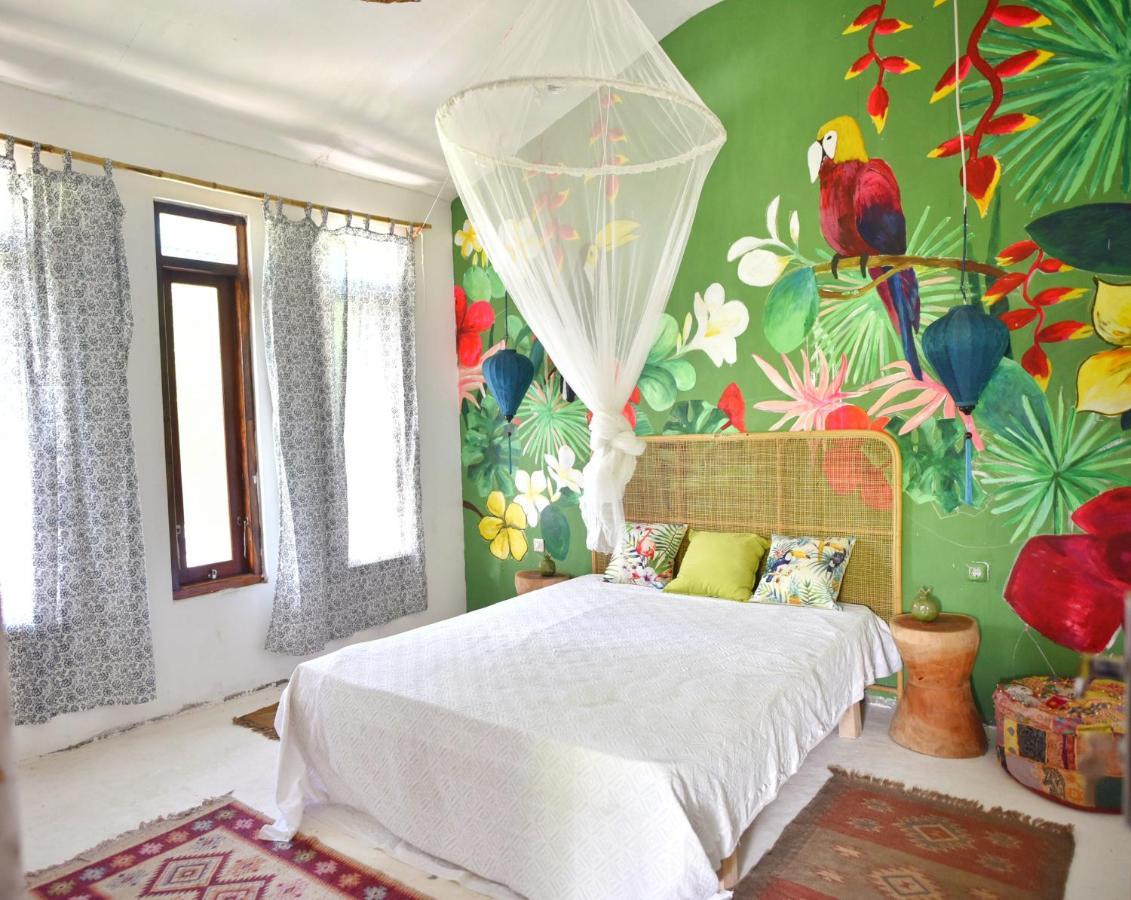 Lambo Homestay Waikabubak Exterior photo